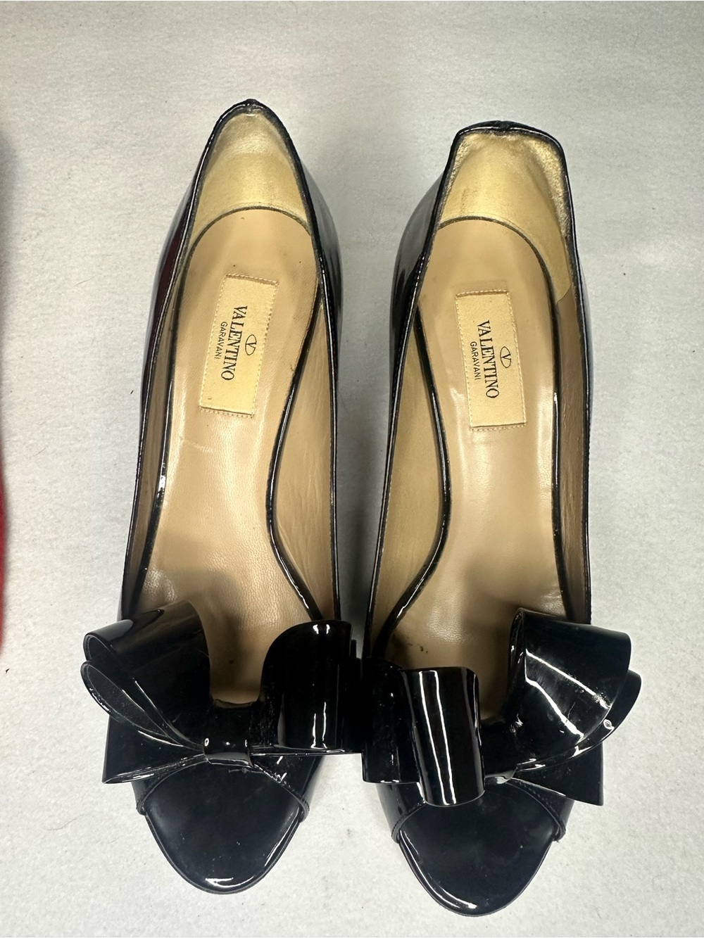 Valentino Garavani Black Patent Leather Bow Peep Toe Kitten Heels Pumps